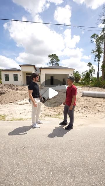 Visita de investidor à casa em construção
